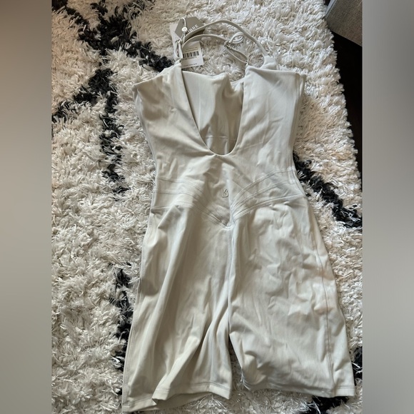 NWT Buffbunny legacy bodysuit bone size medium - Picture 2 of 2